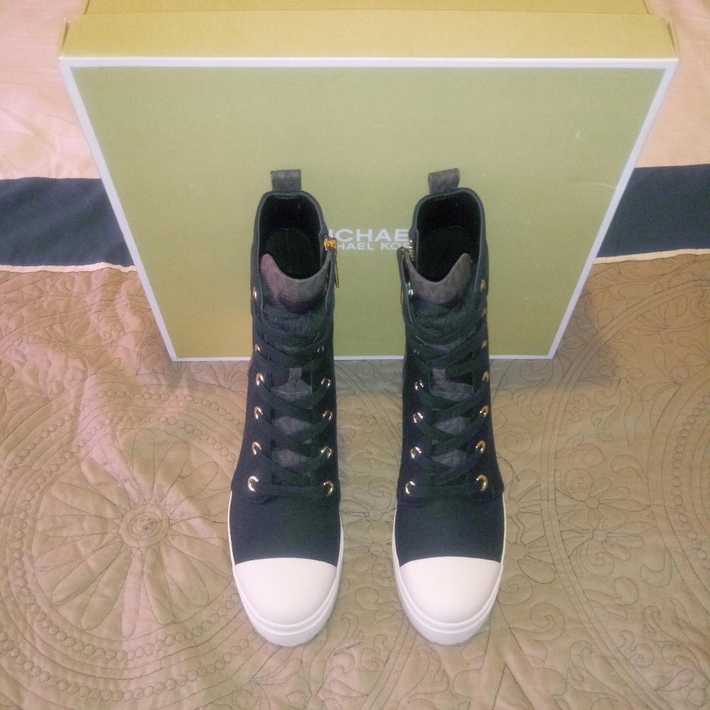 Michael Kors Corey Bootie - Picture 2 of 11